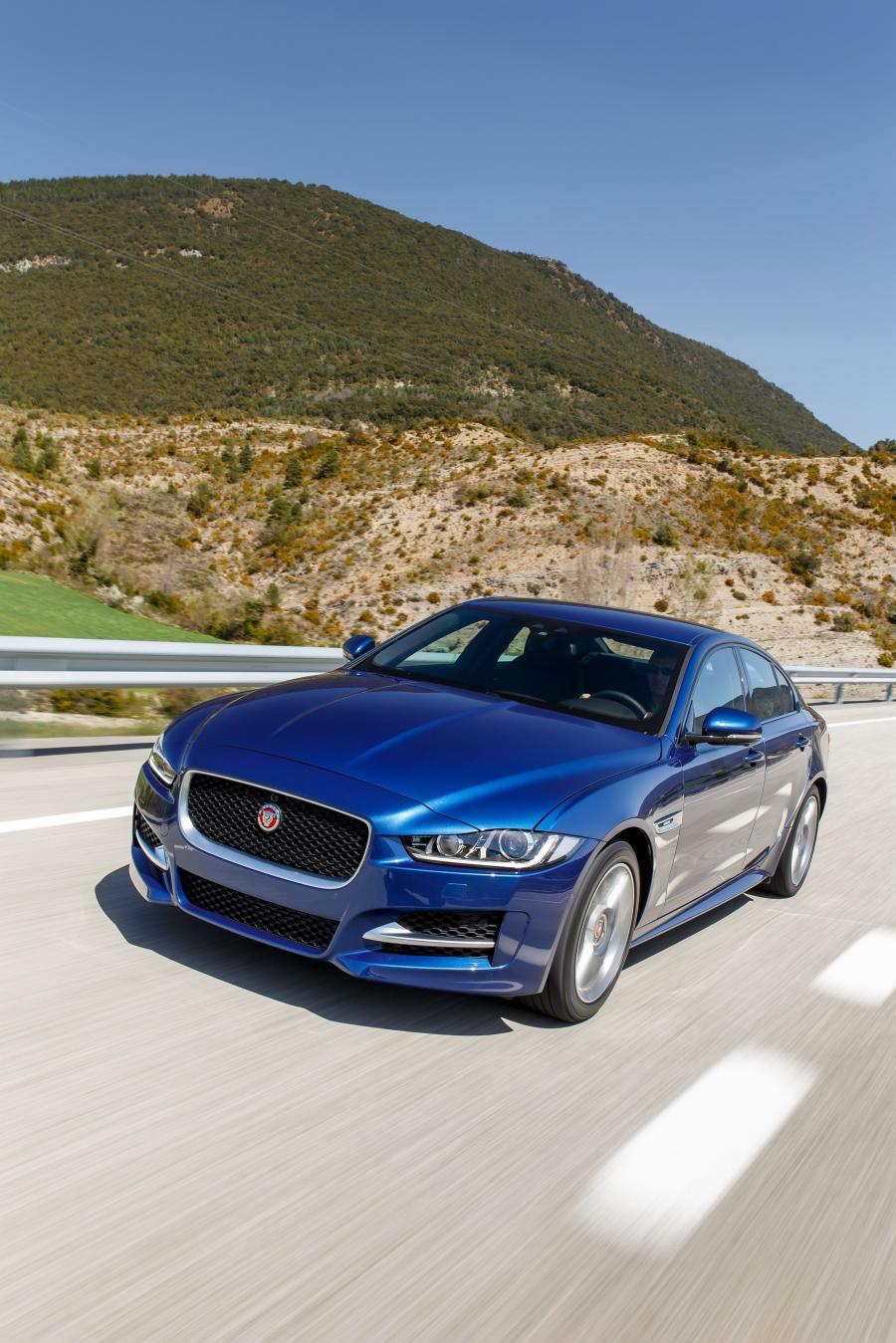 Jaguar XE R Sport 2015 года  (фото 28 из 30)